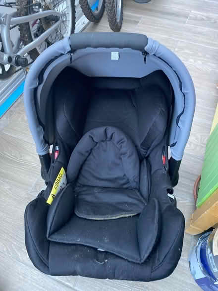 Photo of free Baby car seat (WD18) #1