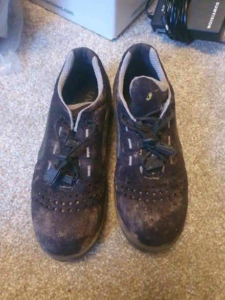 Photo of free Size 6 steel toe capped shoes (DE22) #1