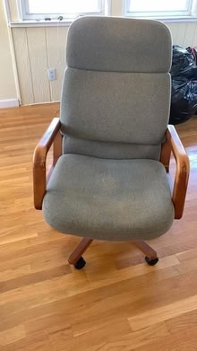 Photo of free Desk chair (Burlington, MA) #1