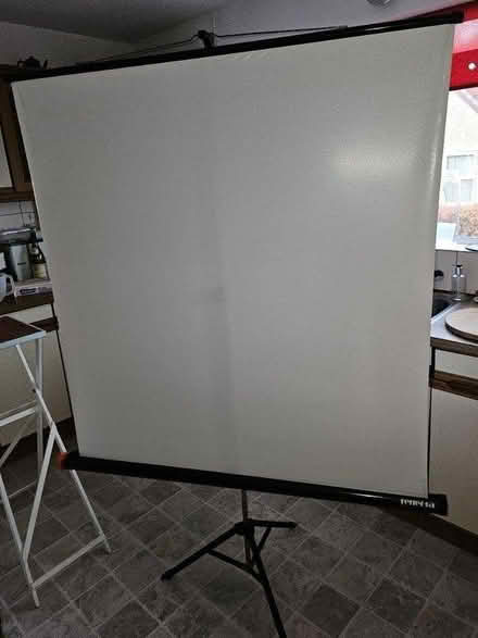 Photo of free Projector Screen " (Kendal LA9) #2
