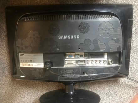 Photo of free Samsung 933HD monitor/tv 18.5” (Nesscliffe SY4) #3