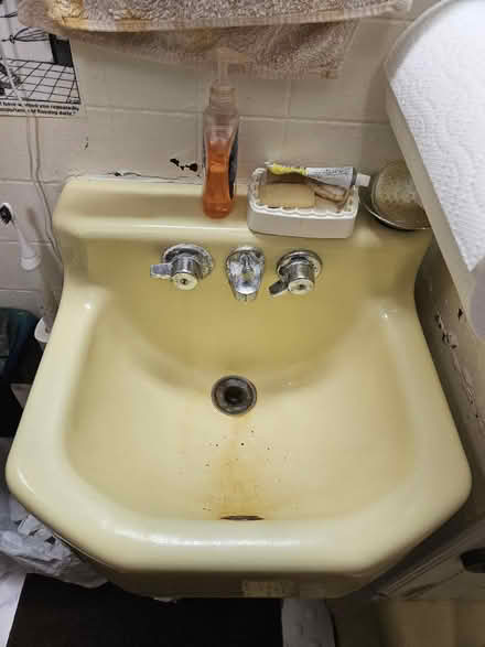 Photo of free bathroom sink and toilet (Poughkeepsie) #1