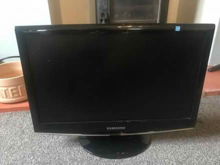 Photo of free Samsung 933HD monitor/tv 18.5” (Nesscliffe SY4) #1