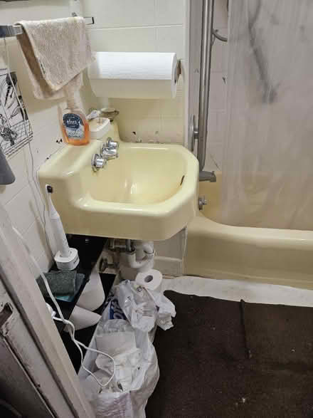 Photo of free bathroom sink and toilet (Poughkeepsie) #4