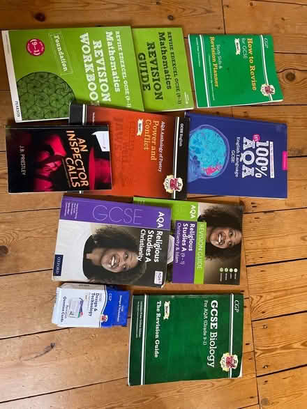 Photo of free GCSE revision guides (Whitton) #1
