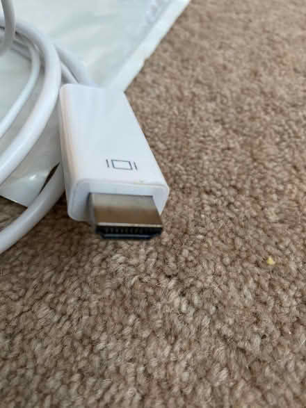 Photo of free Apple 30 pin connector to HDMI cable (Odd Down) #1
