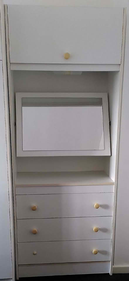 Photo of free White dressing table (Epping CM16) #1
