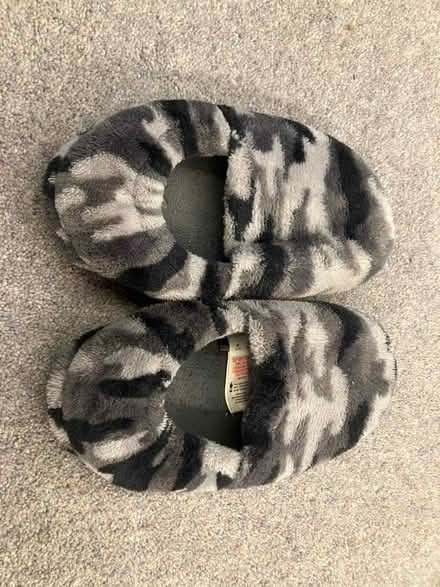 Photo of free Size 12/13 slippers KIDS (Kings heath B14) #2