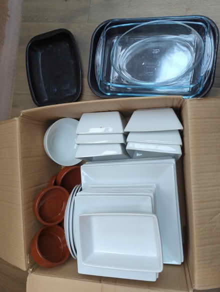Photo of free Plates, bowls, pyrex, baking trays (KT20) #1