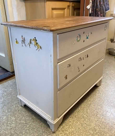 Photo of free Small pine chest of drawers (Ickford HP18) #1