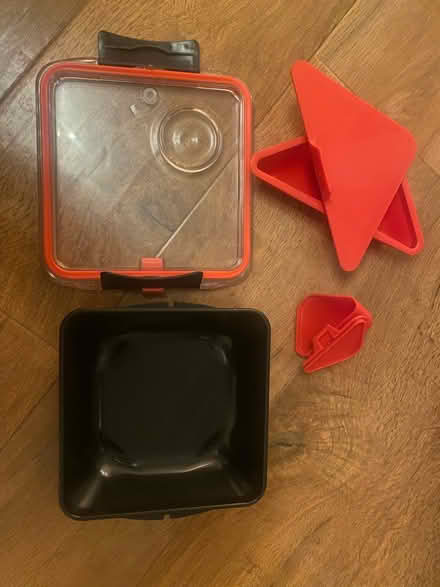 Photo of free Bento style lunch box (BN2 hanover) #3