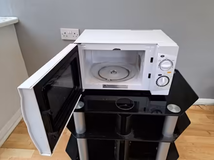 Photo of free Microwave (Binfield RG42) #4