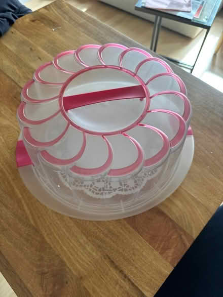 Photo of free Cake box (Uptown Oakland) #1