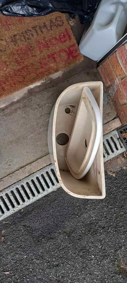 Photo of free Toilet cistern with lid, white (SN25 Abbey meads) #1