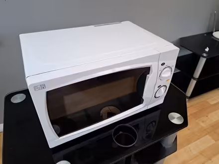 Photo of free Microwave (Binfield RG42) #3
