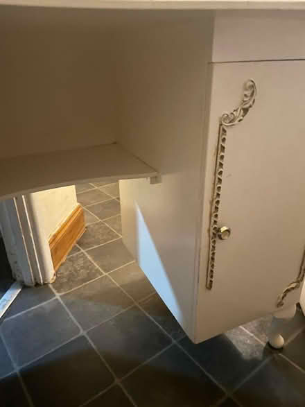 Photo of free Dressing table (Winnersh) #3