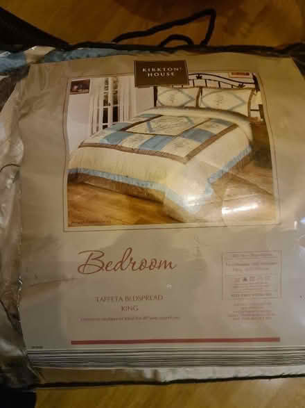 Photo of free King size bedspread with pillowcases (Tower Gardens Estate N17) #2