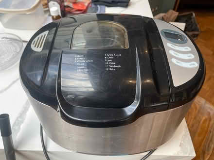 Photo of free working breadmaker (missing manual) (Furzedown Tooting) #1