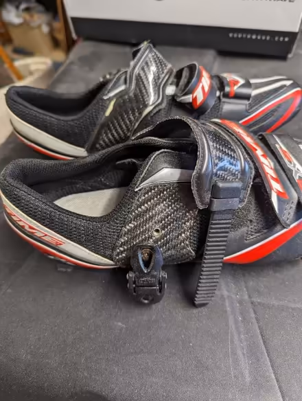 Photo of free Mens cycling shoes size 8.5 / 42.5 (Royston) #1