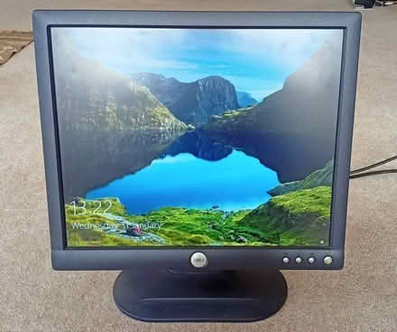 Photo of free Dell SVGA LCD monitor (Ware SG12) #1