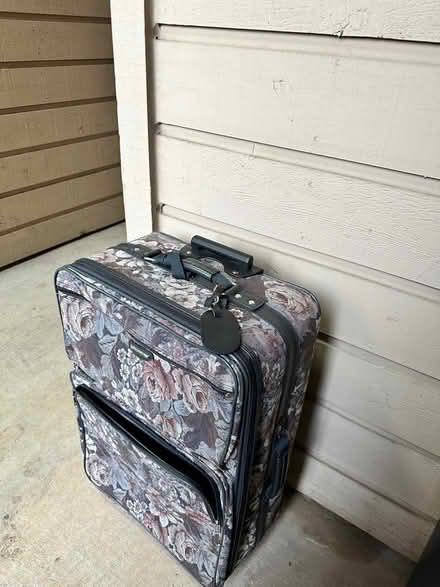 Photo of free Large blueish floral suitcase (Apts off Green Oaks & S Cooper) #2