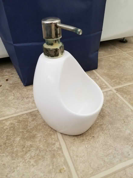 Photo of free Liquid holder with pump (Streetsville l5m1g7) #1