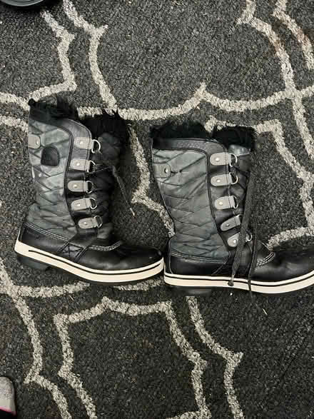 Photo of free Sorel Boots Size 4 Kids - used (Richmond Hill) #1