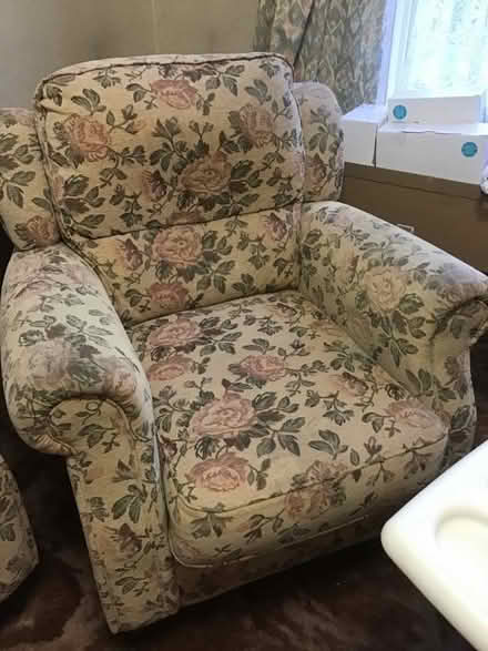 Photo of free 2 seater Sofa & 2 chairs (Dagenham RM9) #1