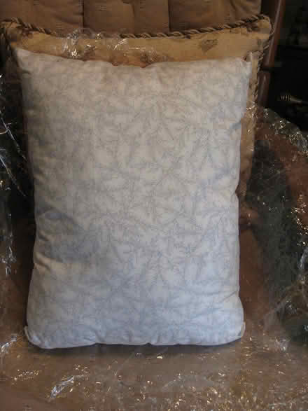Photo of free Christmas Pillow (Northwest Frederick) #2