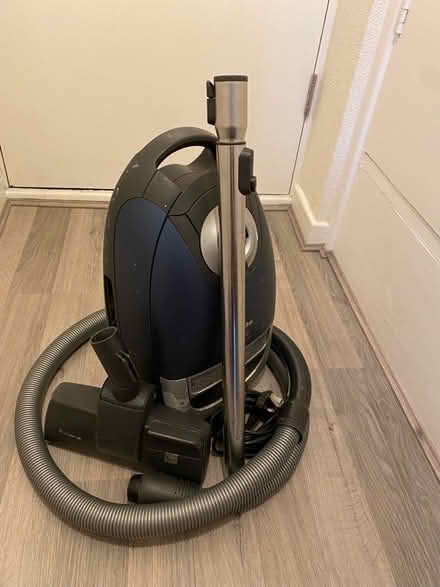 Photo of free Hoover (BR1) #1