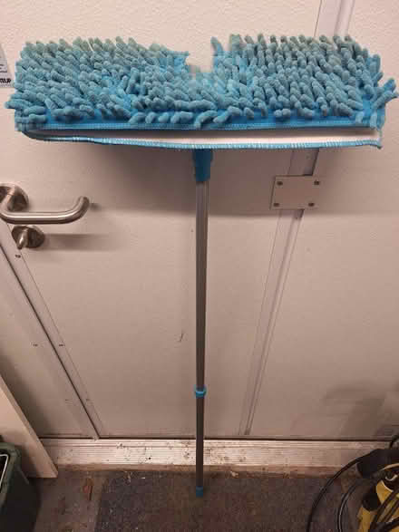 Photo of free Floor duster long adjustable handle (Oakley HP18) #1