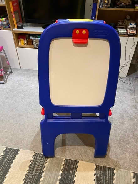 Photo of free Crayola easel (N11 nr new Southgate stn) #2