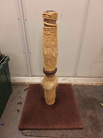 Photo of free Cat scratching post (Oakley HP18) #1