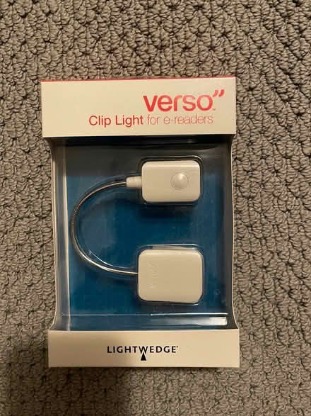 Photo of free E-reader clip light (Alta vista / riverside) #1