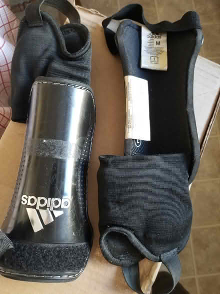 Photo of free Boys shin pads - M (Streetsville l5m1g7) #1