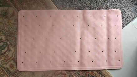 Photo of free Non-slip bath mat looks like Grandma's octopus swim-cap (Townsend AL3) #1