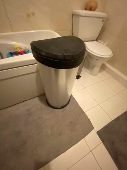 Photo of free Touch top Kitchen bin (Woodlesford, LS26) #1