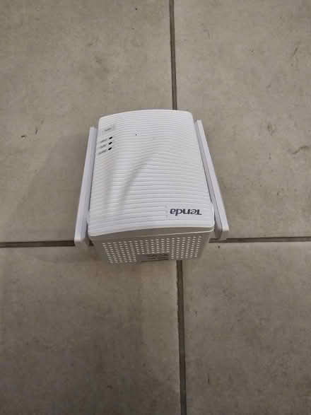 Photo of free Tenda A18 Dual Band AC1200 (Ruislip, HA4) #4