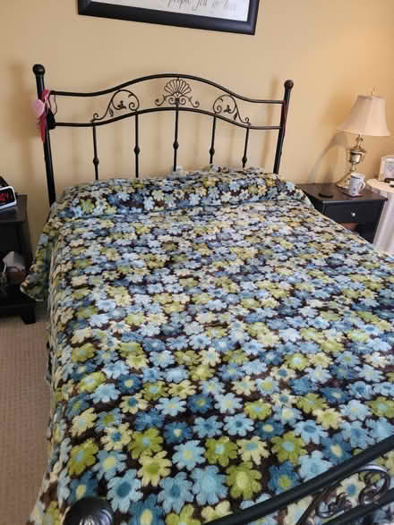 Photo of free Floral Bedspread (L6L 3R6) (Third line and Rebecca) #2