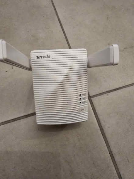Photo of free Tenda A18 Dual Band AC1200 (Ruislip, HA4) #2