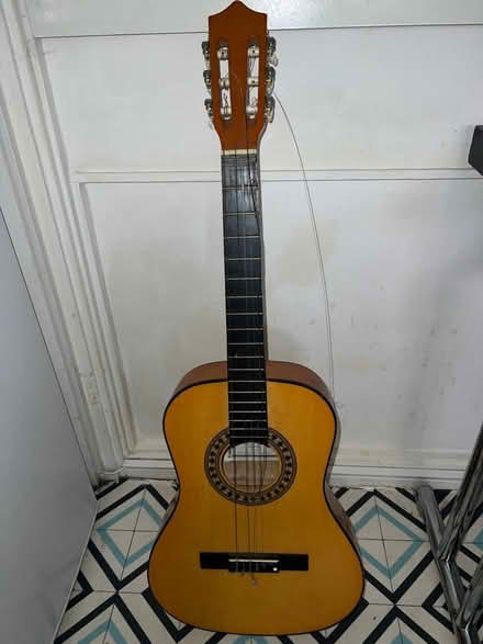 Photo of free Guitar (E3) #1