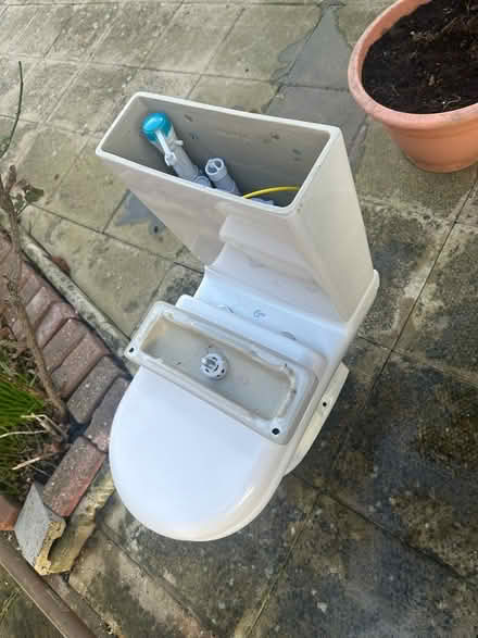 Photo of free Ideal Standard Toilet. Working (E6. Beckton) #4