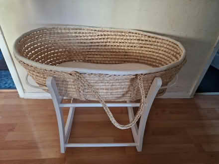 Photo of free Moses basket and swing (Aylesbury, HP19) #2