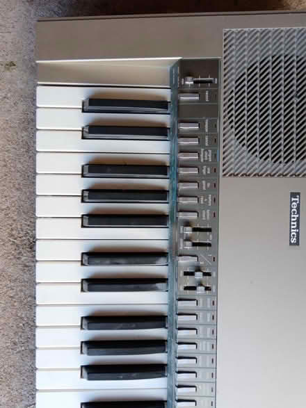 Photo of free Electronic keyboard (Technics) (OX14) #2