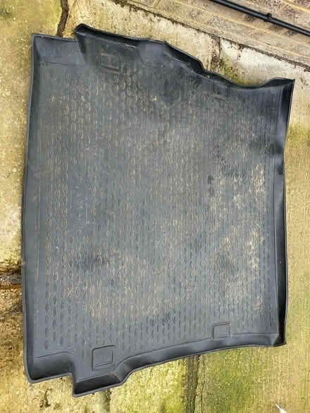 Photo of free Land Rover Discovery4 Rubber Boot M (OX16 Cherwell heights) #2