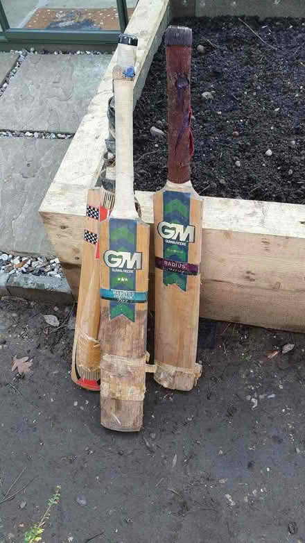 Photo of free old cricket bats (Ravensbourne BR1) #1