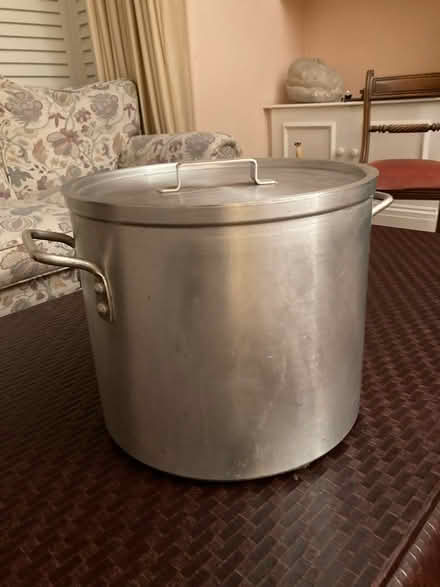 Photo of free Large pot (Fulham SW6) #1