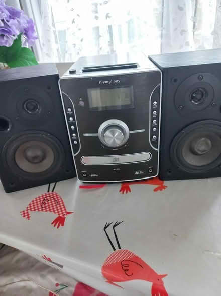 Photo of free Ipod charging/playing station/cd player (Crow Hills MK41) #2