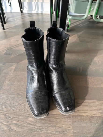 Photo of free Open edit boots size 9 (Yonge and Eglinton) #1