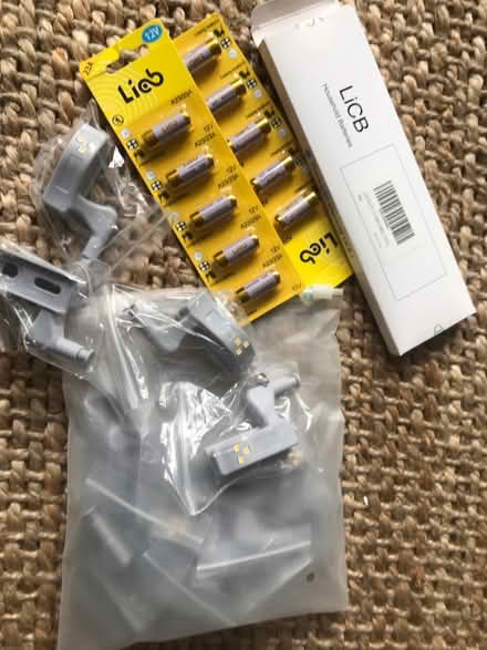 Photo of free Hinge lights and batteries (Walthamstow village) #1